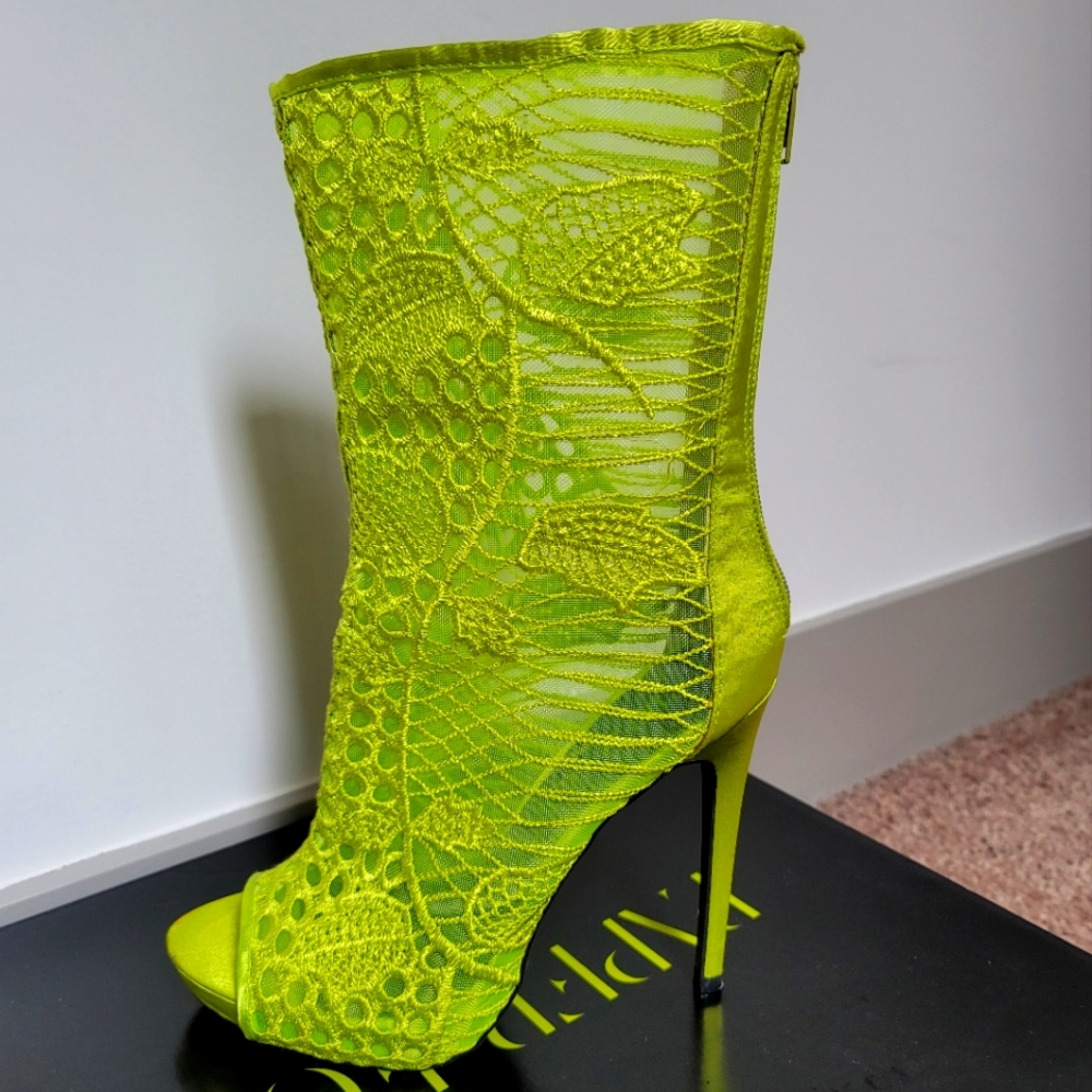 Ladies Fashion Lace Bootie